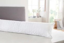 Seitenschläferkissen MONTEPEILER In Farbe Weiß 5 Seitenschläferkissen MONTEPEILER In Farbe Weiß -Heimtextilien gmd living seitenschlaferkissen montepeiler in farbe weiss 2 scaled