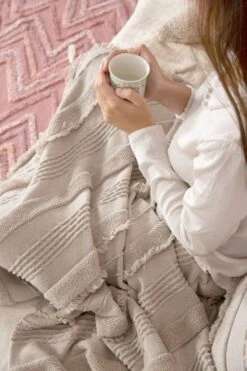 Lorena Canals Kuscheldecke "Air" In Weiß - 125x150 Cm 11 Lorena Canals Kuscheldecke "Air" In Weiß - 125x150 Cm -Heimtextilien lorena canals kuscheldecke air in weiss 125x150 cm 5