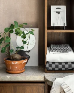 VTwonen Tischtuch "Table Cloth Square" In Weiß / Schwarz - (L) 150 X (B) 250cm -Heimtextilien vtwonen tischtuch table cloth square in weiss schwarz l 150 x b 250cm 3 scaled